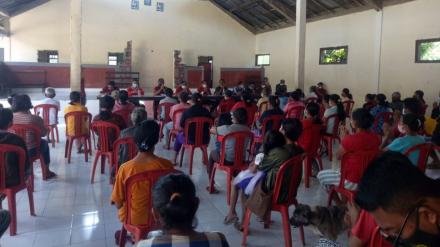 Rapat Sosialisasi Penundaan BST Desa Sepang oleh Pendamping Dinas Sosial Kabupaten Buleleng